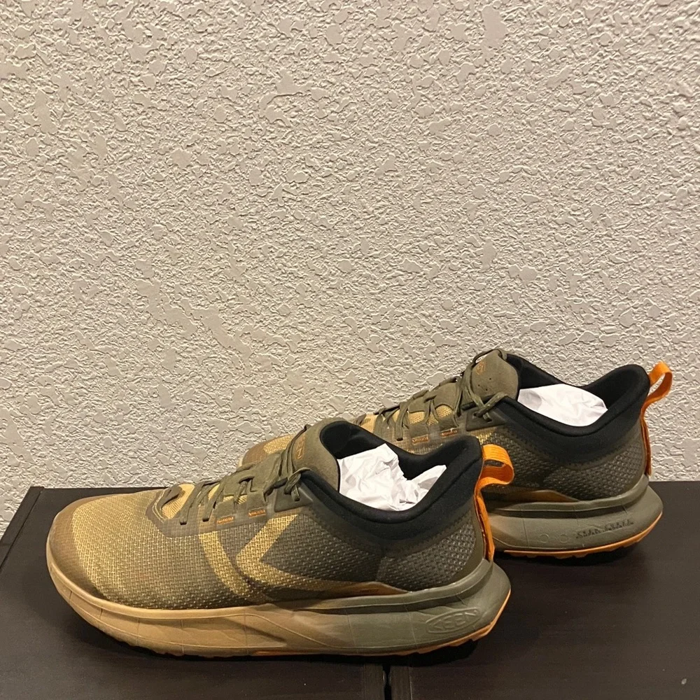 KEEN Men's Green and Tan Athletic Shoes - Picture 4 of 8